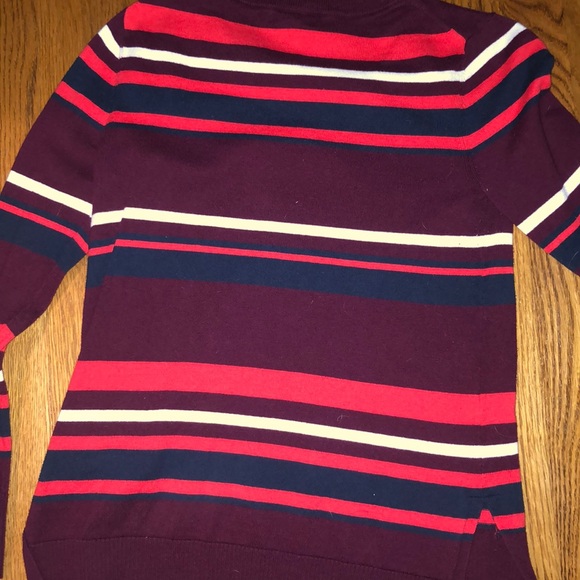Gap size small woman’s shirt - Picture 3 of 3